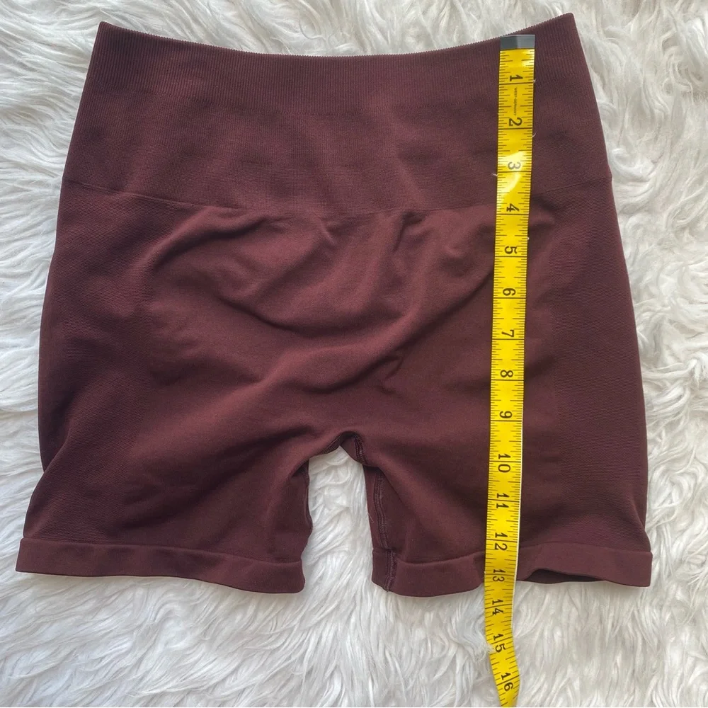 Alphalete Amplify Short 4.5” Women’s Size Medium Sangria - Picture 6 of 12
